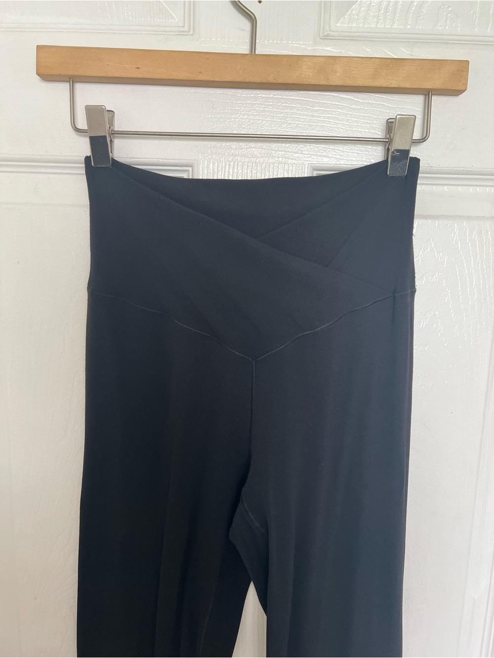 OFFLINE By Aerie Real Me High Waisted Crossover Black Flare Legging Sz Medium - Picture 5 of 10